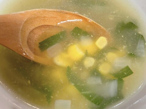 トウモロコシとモロヘイヤのスープ